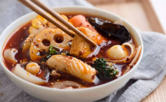 知名麻辣燙出現(xiàn)食品安全問(wèn)題，如何保障吃的安全？